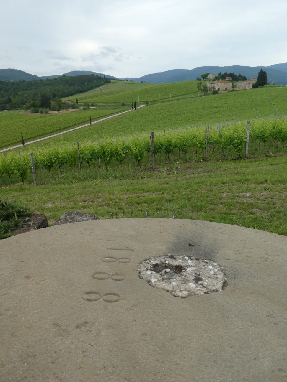 Wanderweg durch die toskanische Landschaft